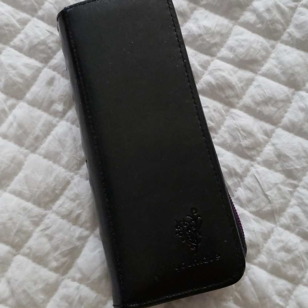 Younique mascara/ cosmetic clutch